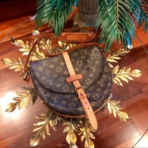 Louis Vuitton Chantilly GM Crossbody